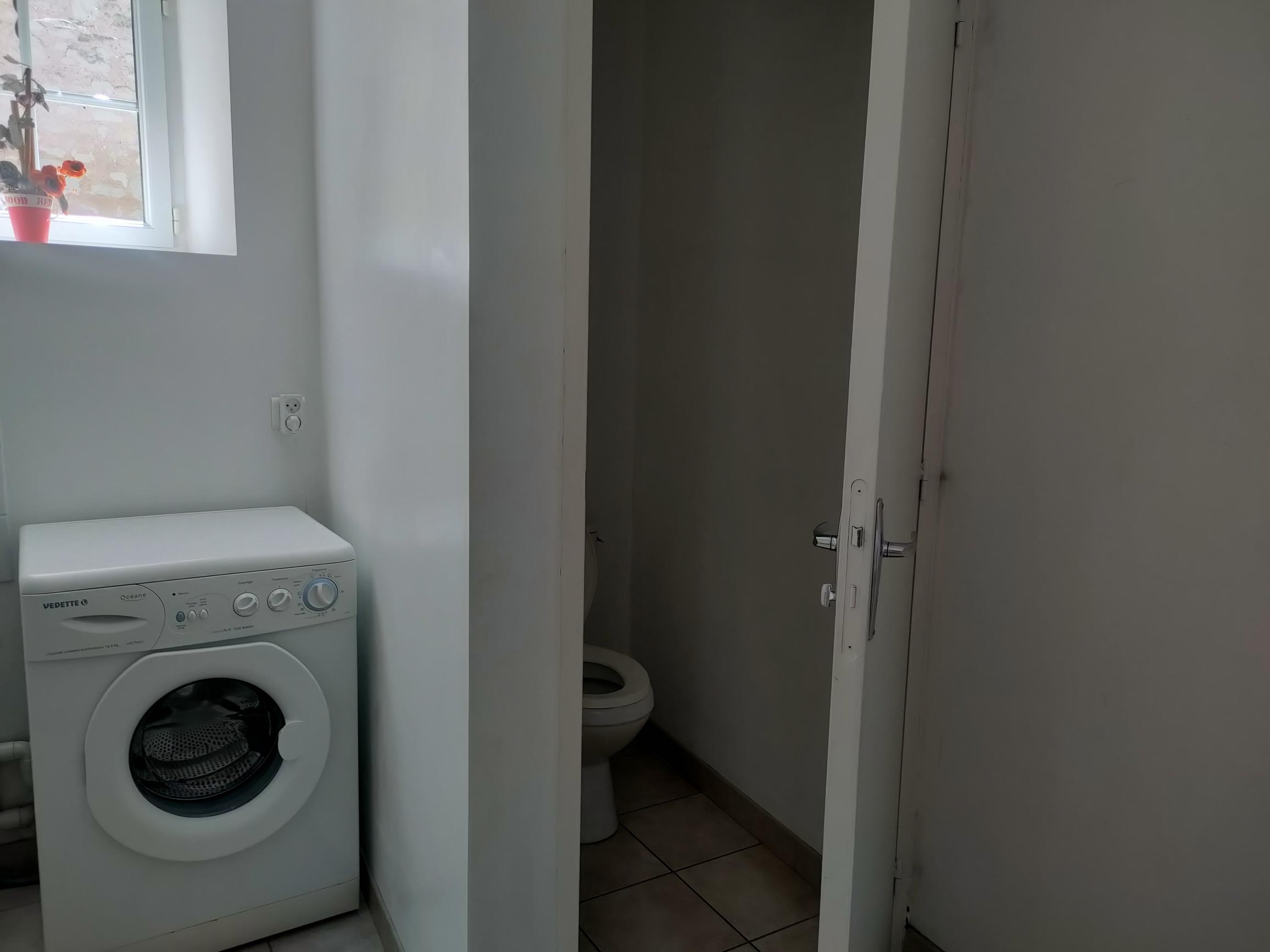 WC séparés du bas. La Grange